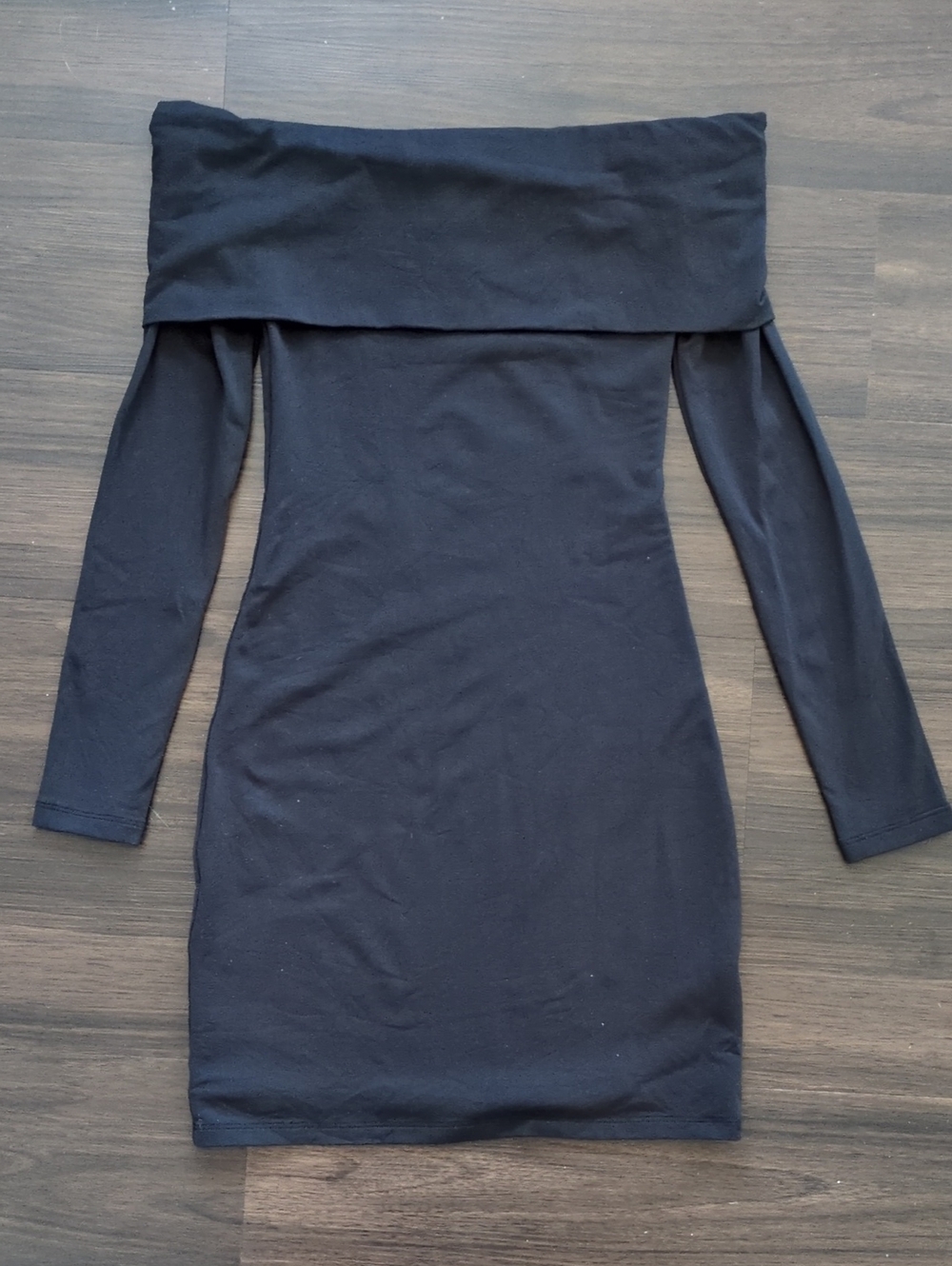 Aritzia Black Off-Shoulder Long Sleeve Bodycon Dress